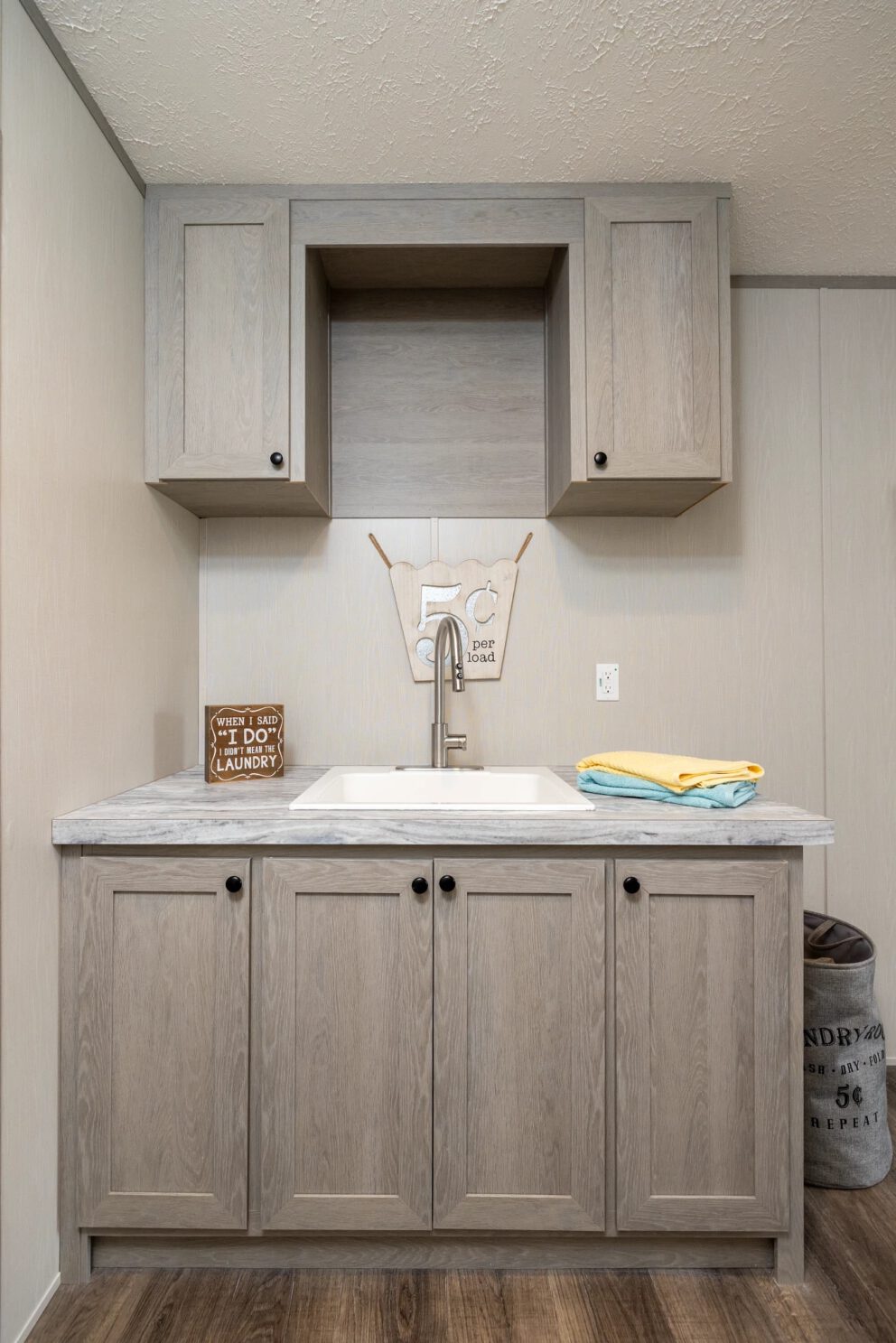 Utility Sink with Overheads